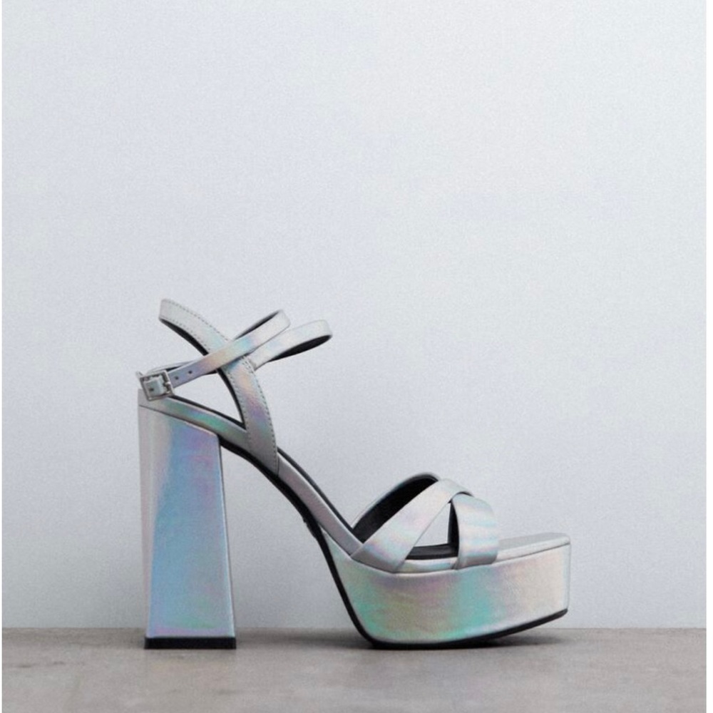 Comfy platform shoes! 🪩💿